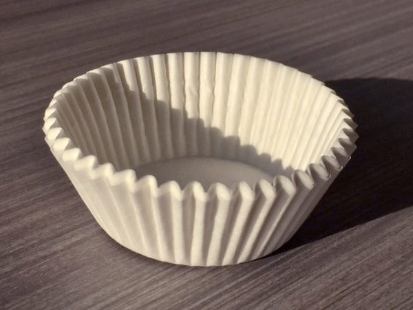 EW503 70x38mm ROUND WHITE MUFFIN CASE [7200]